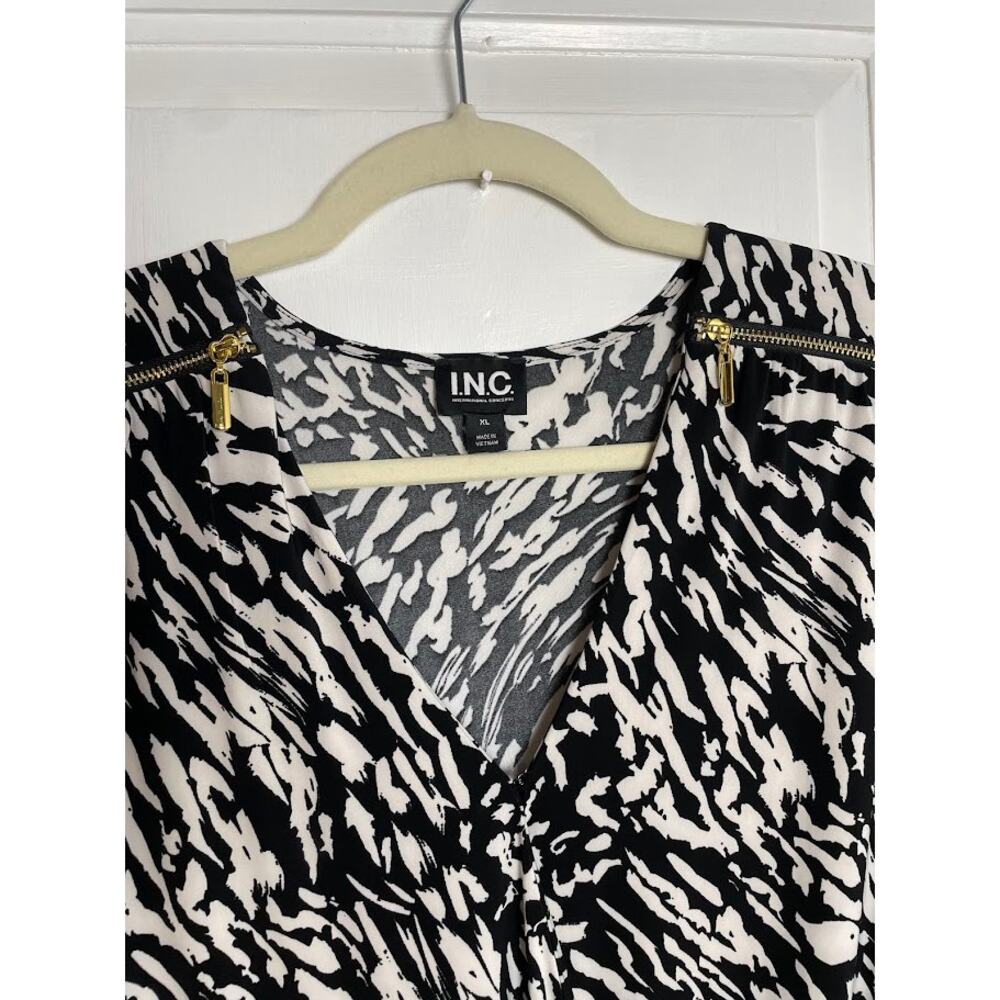 INC International Concepts Black White Abstract Relaxed Blouse Faux Wrap XL - Picture 3 of 13